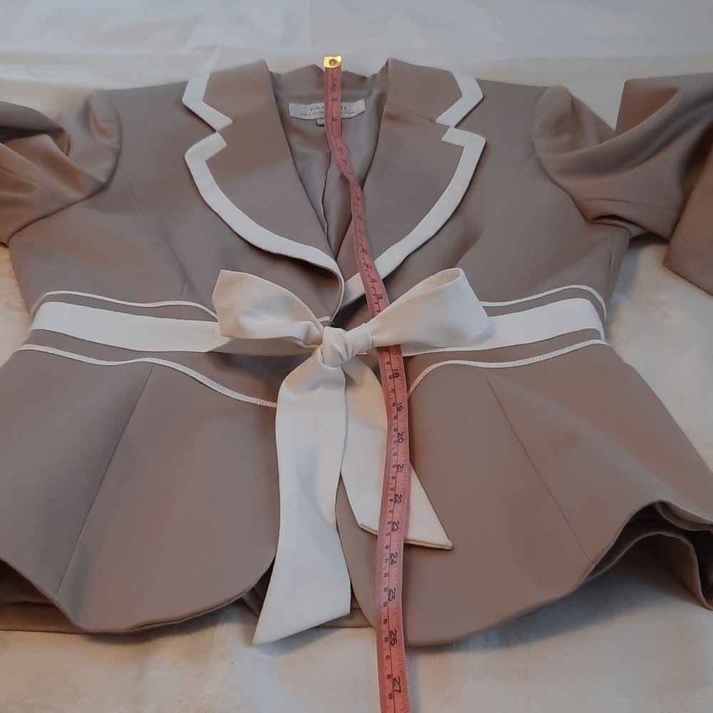 Tahari Taupe Blazer with White Trim and Belt - Picture 6 of 8